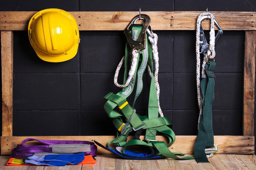 Understanding Fall Protection Standards | Dakota Safety
