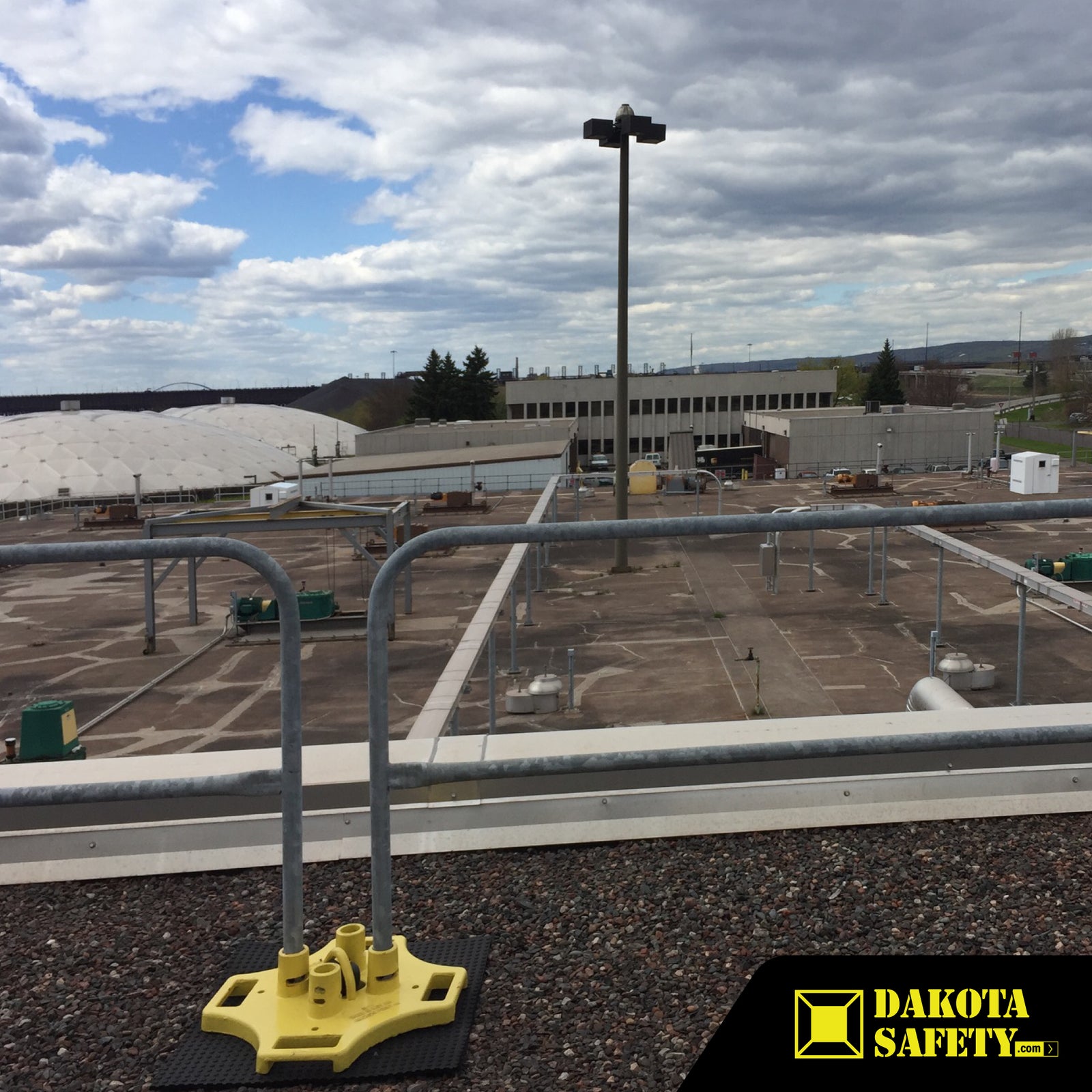 SafetyRail 2000 | OSHA Compliant Roof Safety Fall Protection Guardrail ...