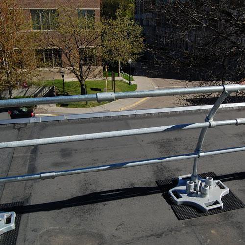 SafetyRail2000 D300 Architectural Series | Non-Penetrating Guardrails ...