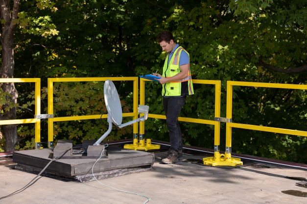 Hvac Safety Railing SafetyRail2000 FG | OSHA Compliant Telecommunications Roof Guardrails ...