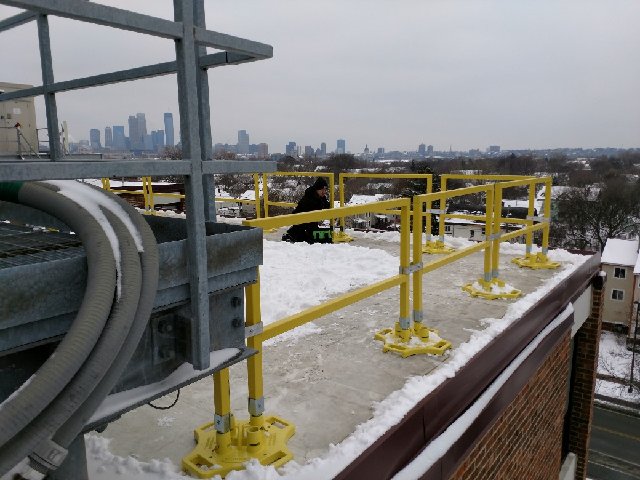 SafetyRail2000 FG | OSHA Compliant Telecommunications Roof Guardrails ...